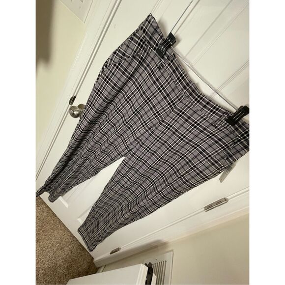 Hot Topic black white women’s plaid trousers 2 or 2X. NWT - Picture 1 of 7